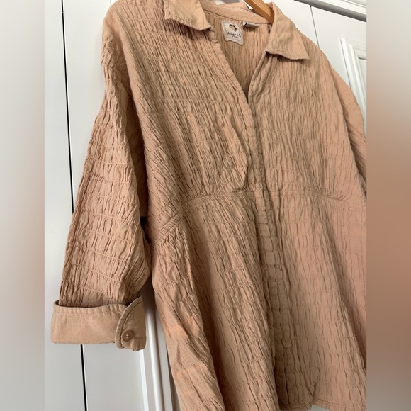 Andrew & Co Crinkle Button Down Tan Shirt, Size 2X - Picture 7 of 8